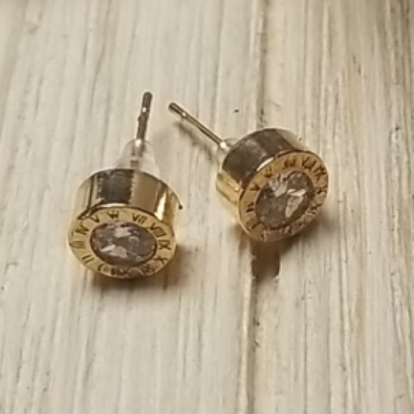 🔥Pl2🔥Roman Studsw/White Sapphire& Roman Numerals - Picture 5 of 7